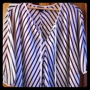 Graphic black & white striped tunic